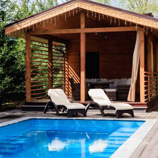 Комплект пластиковых шезлонгов MARK коричневых (c матрасами) Комплект пластиковых шезлонгов MARK коричневых (c матрасами)