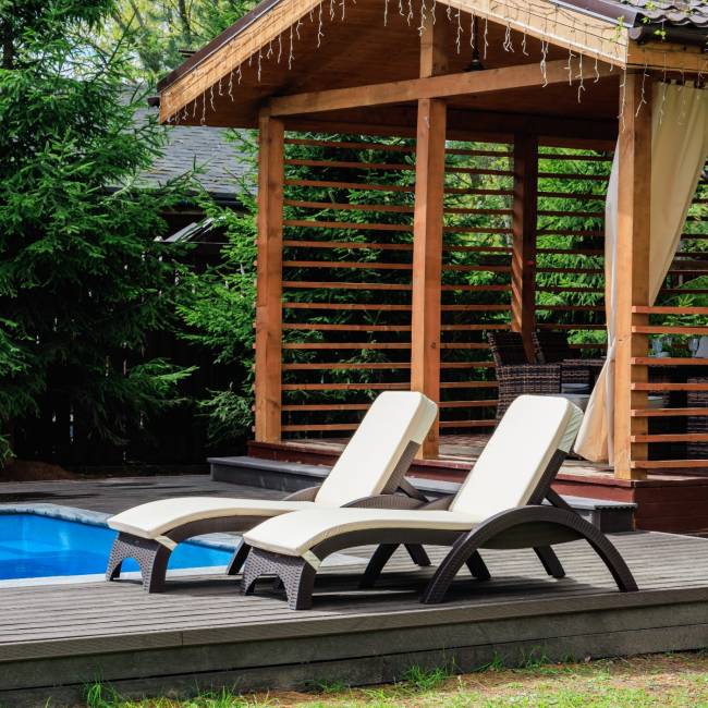 Комплект пластиковых шезлонгов MARK коричневых (c матрасами) Комплект пластиковых шезлонгов MARK коричневых (c матрасами)