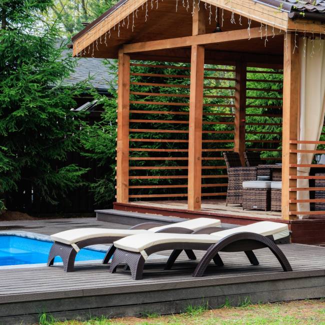 Комплект пластиковых шезлонгов MARK коричневых (c матрасами) Комплект пластиковых шезлонгов MARK коричневых (c матрасами)