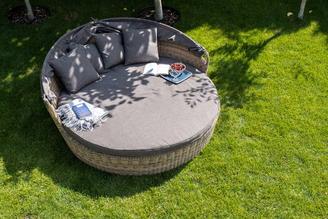 "Стильяно" плетеная кровать круглая, цвет соломенный